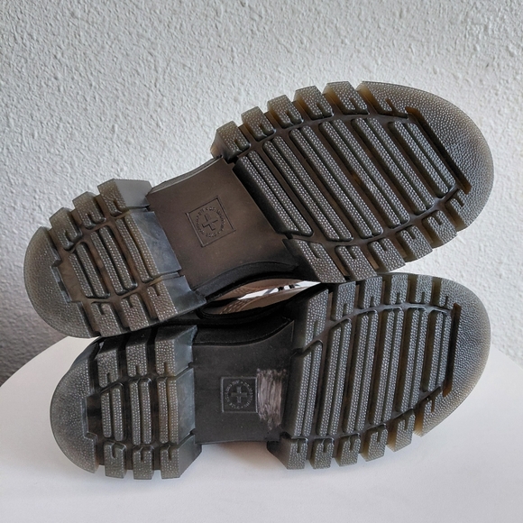 DR. MARTENS Gray Nappa Leather Audrick 8-Eye Platform Laced Boots. - Picture 13 of 16